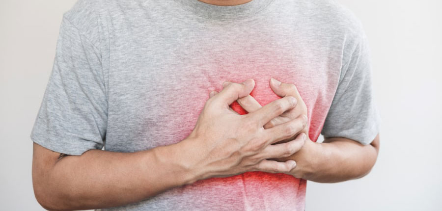 L'intérêt d'une radiographie du poumon et d'une échocardiographie dans le contrôle d'une Hypertension artérielle